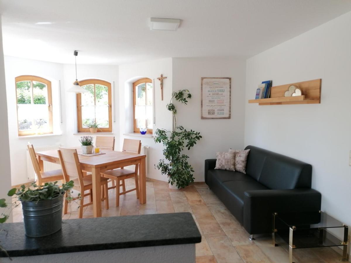 70m²- Mit Terrasse *